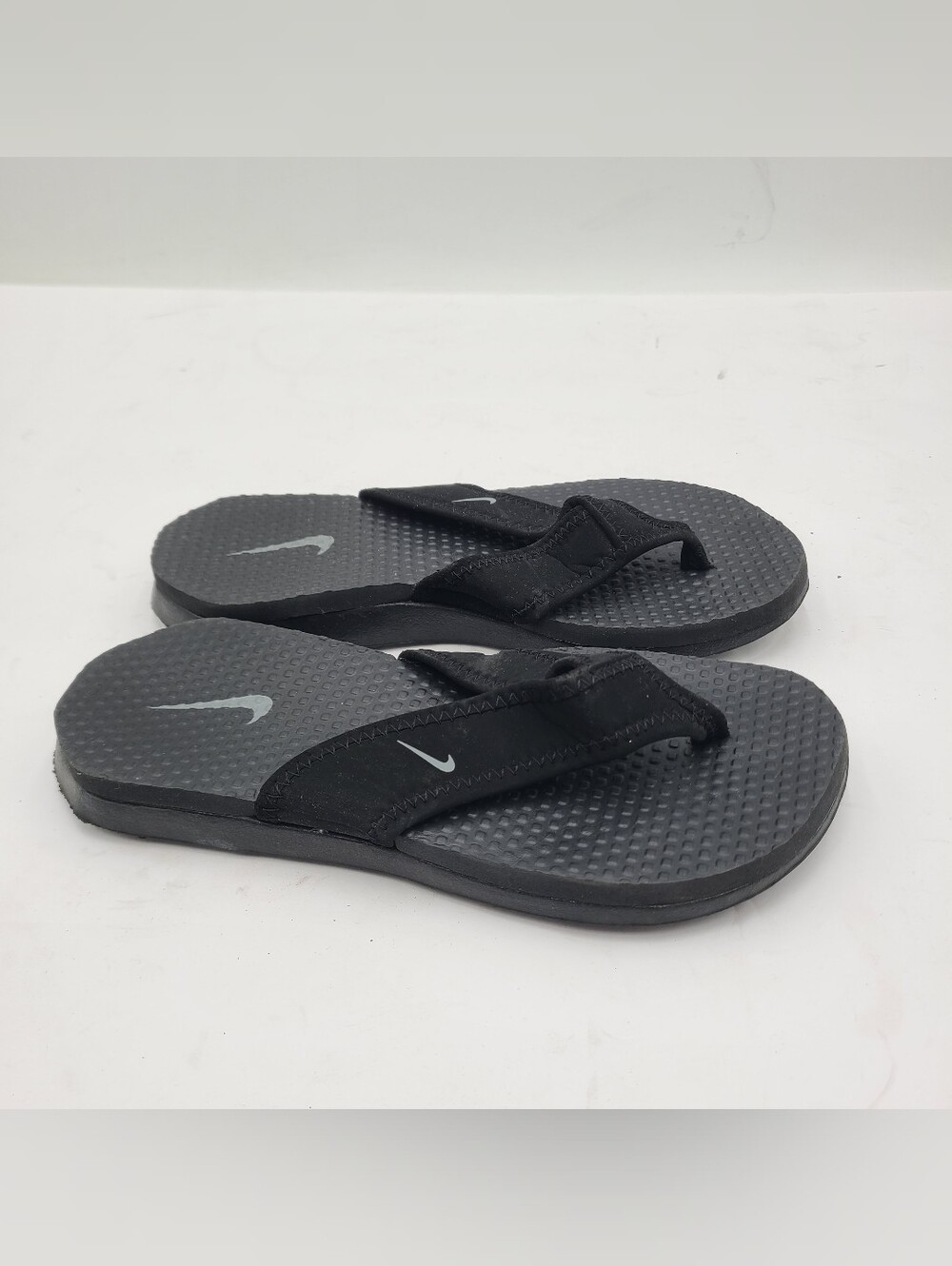 B56 Nike Celso Flip-Flop Sandal Women's 5 Black Synthetic Thong Sport